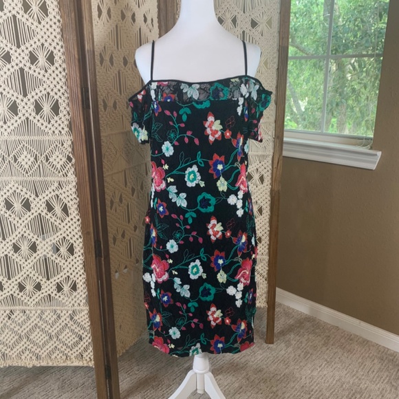 GUESS Womens Black Floral Lace Spaghetti Strap off-shoulder Mini Dress size 14 - Picture 2 of 14